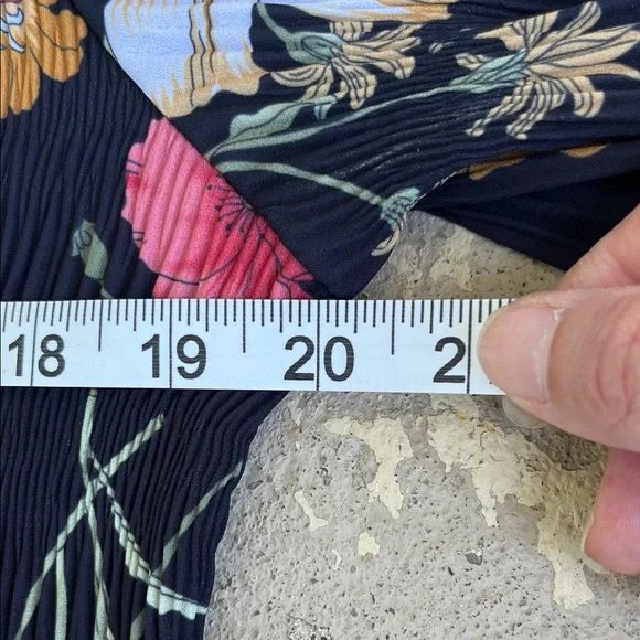 Like new Charlie Black Floral Long Sleeve blouse - Picture 12 of 15